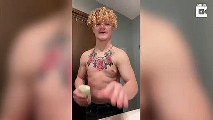 Cet homme peut frapper des épaules... Complètement fou