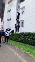 Des jeunes font une échelle humaine pour sauver une famille d’un appartement en feu à Nantes