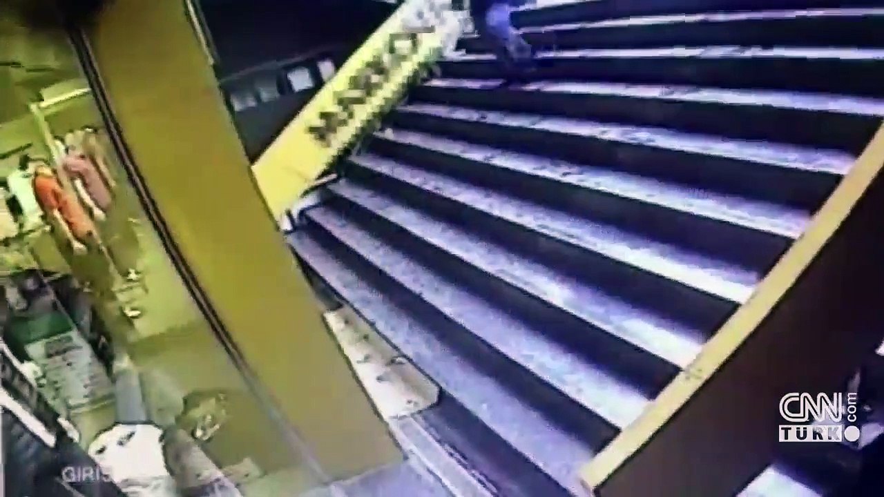 Kılık değiştirip para istedi