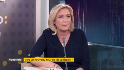 Covid-19 : face à l'épidémie, Marine Le Pen veut "fermer les écoles" et "allonger, avancer les vacances"