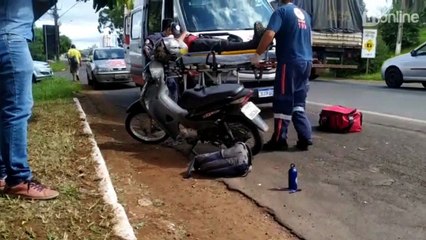 Colisão entre carro e moto é registrada na Av. Brasil