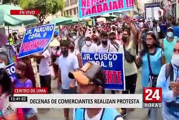Decenas de comerciantes ambulantes realizan protesta en el Cercado de Lima