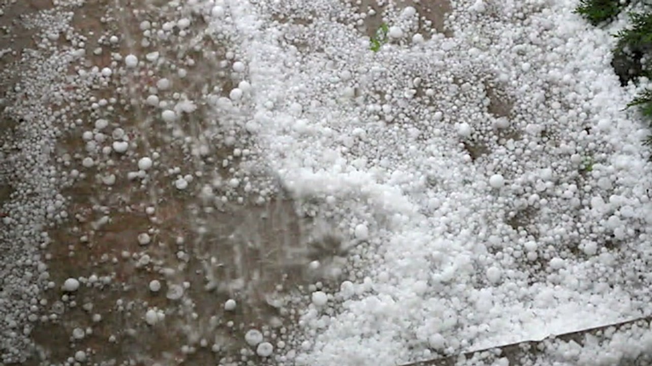 How does hail form?