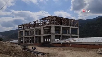 İnşaattan düşen işçi ağır yaralandı