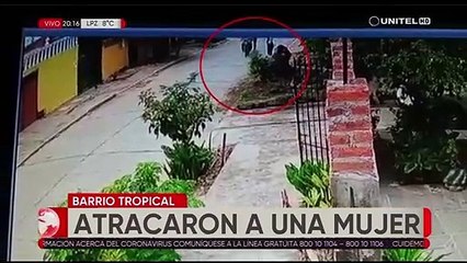 Dos hombres en una moto utilizan un arma para amenazar y quitarle sus pertenencias a una mujer