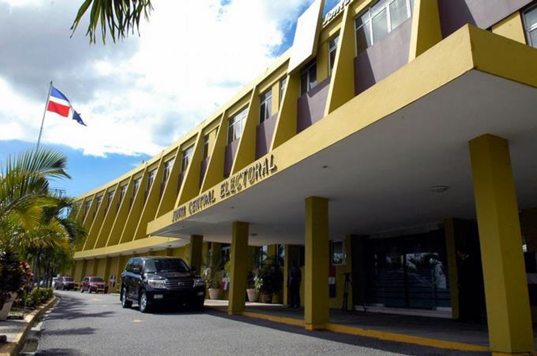 Salario a suplentes de la JCE emula decisiones del TSE y Defensor del Pueblo