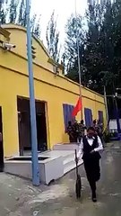 Çin’de skandal görüntüler… Uygur kadınlarının zorla başını açtılar