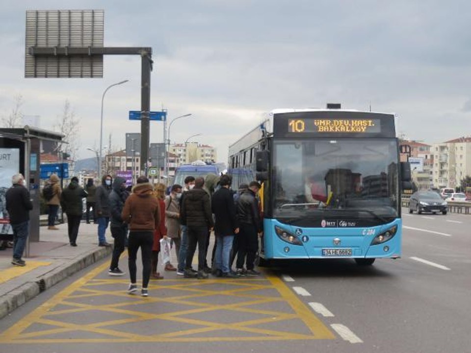KADIKÖY'DE TOPLU TAŞIMA ARAÇLARINDA KORONAVİRÜS DENETİMİ
