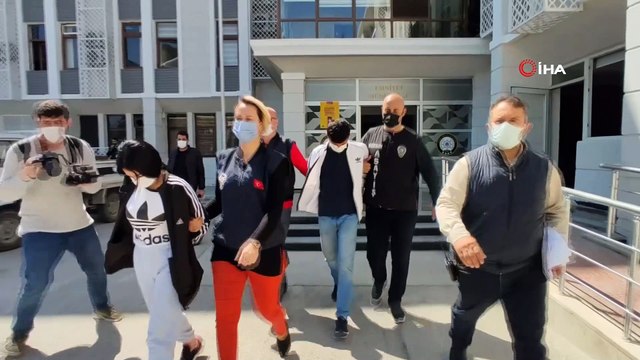 25 saniyede hırsızlık...Lüks otomobilin 50 bin liralık farlarını böyle çaldılar