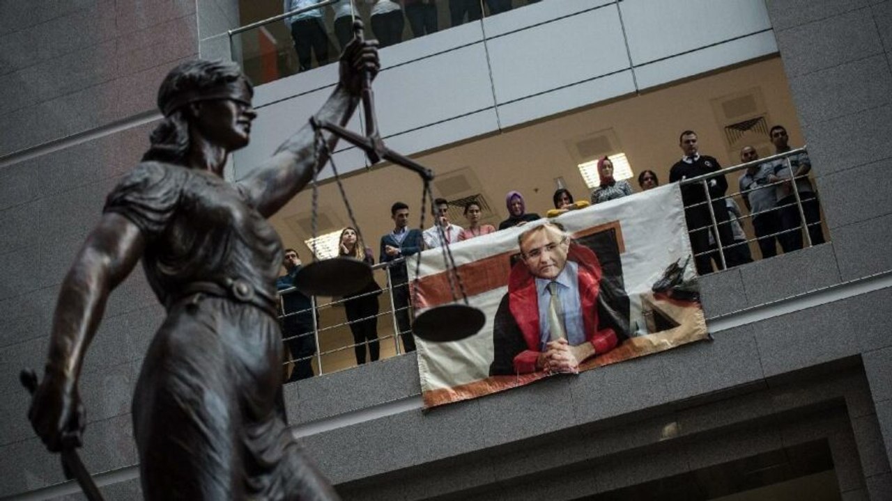 Şehit Savcı Mehmet Selim Kiraz, İstanbul Adalet Sarayı’nda anılıyor