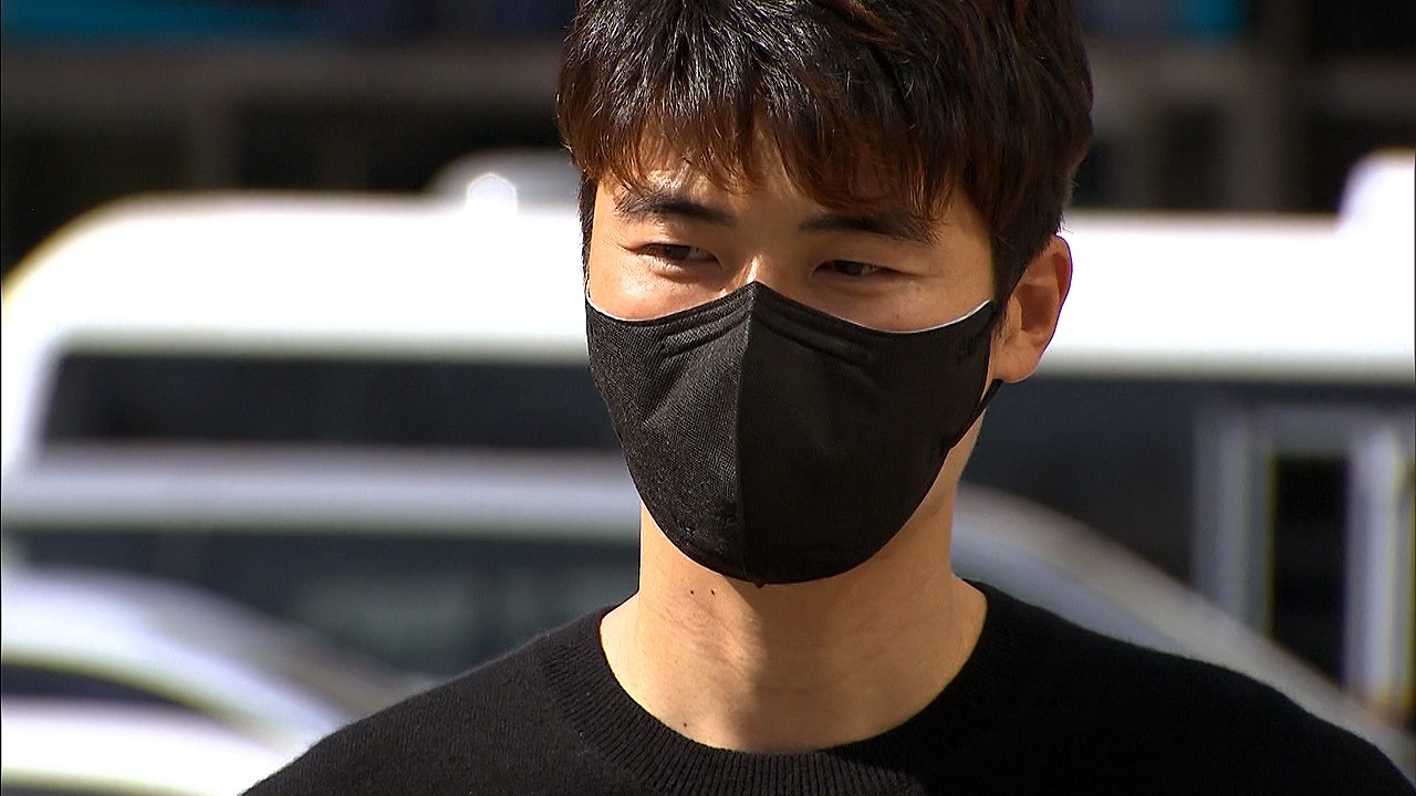 '성폭행 의혹' 기성용 선수, 고소인 신분 경찰 출석 / YTN