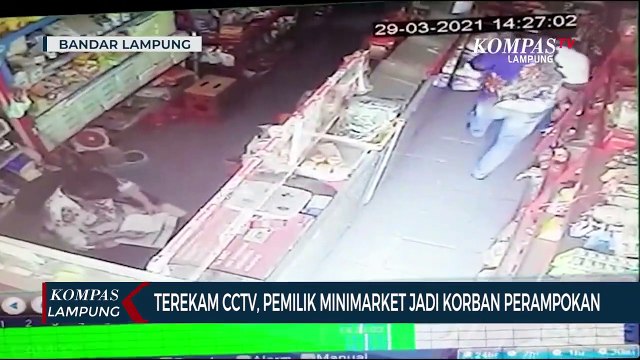 Terekam CCTV, Pemilik Minimarket Jadi Korban Perampokan