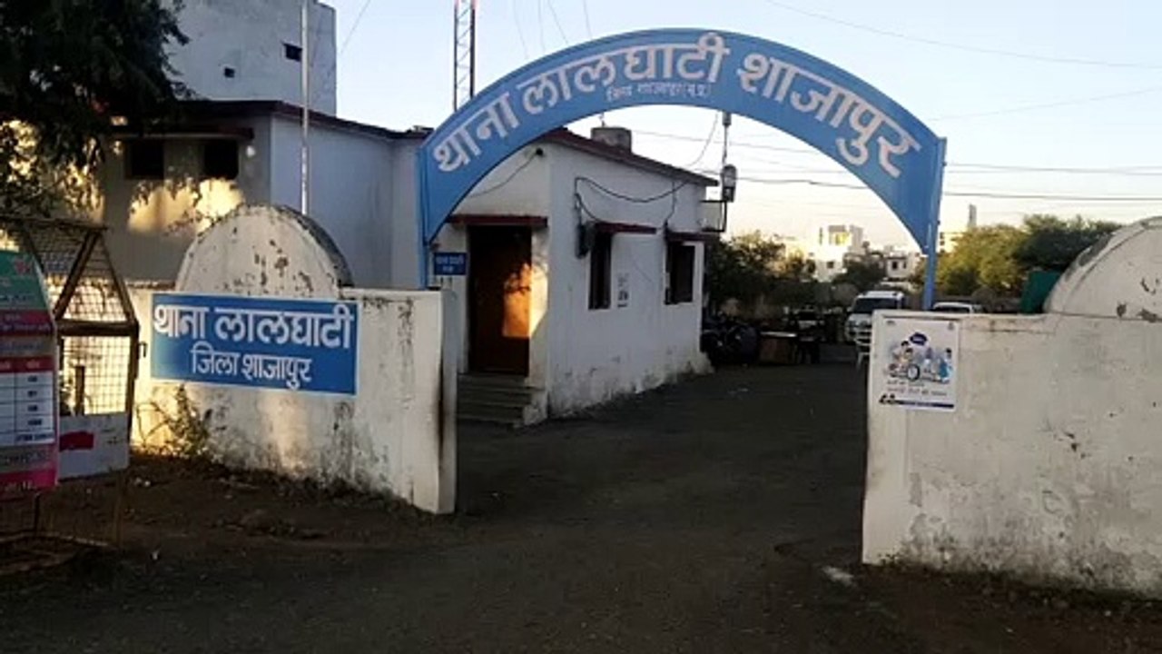 20 लीटर कच्ची हाथ भट्टी की शराब के साथ युवक को पकड़ा