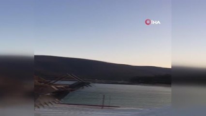 Maldivler hayali suya düştü... Kepçelerle gelip beyaz kumları topladılar