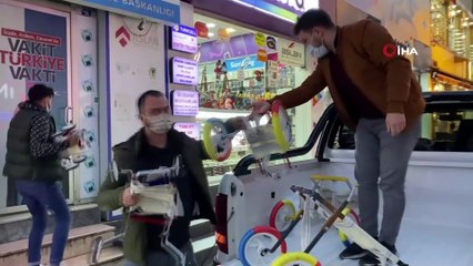 - Gençlerin elleriyle yaptığı yürüteçler 15 engelli hayvanı hayata bağladı