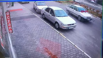 NEVŞEHİR Park halindeki otomobil alev aldı, 2 kişi sona anda kurtuldu