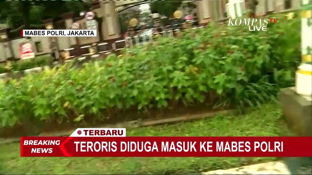Detik-detik Terduga Teroris Jatuh Tersungkur Ditembak Tim Gegana di Mabes Polri