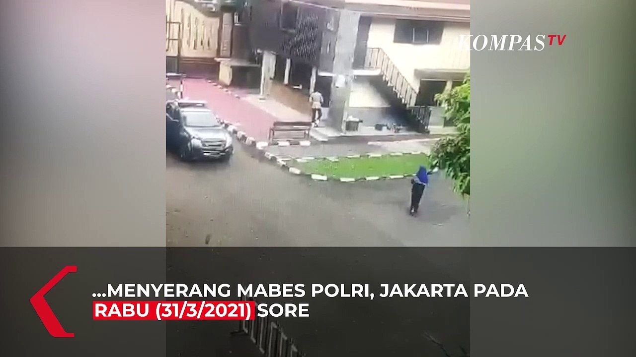 CCTV Detik-Detik Terduga Teroris Serang Mabes Polri