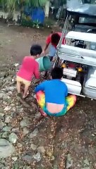 may bayad yan.. alm na.. si jollibee