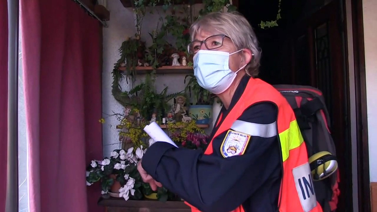 Covid-19: dans les Hautes-Alpes, les pompiers vaccinent à domicile