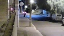 Câmera de segurança registra motorista colidindo em poste no Bairro Cancelli