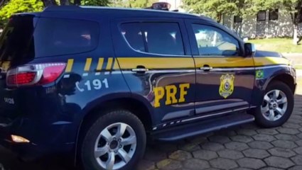 Após fechar condutores na 277, motorista é denunciado e, em abordagem da PRF, é detido por embriaguez e porte de arma de fogo