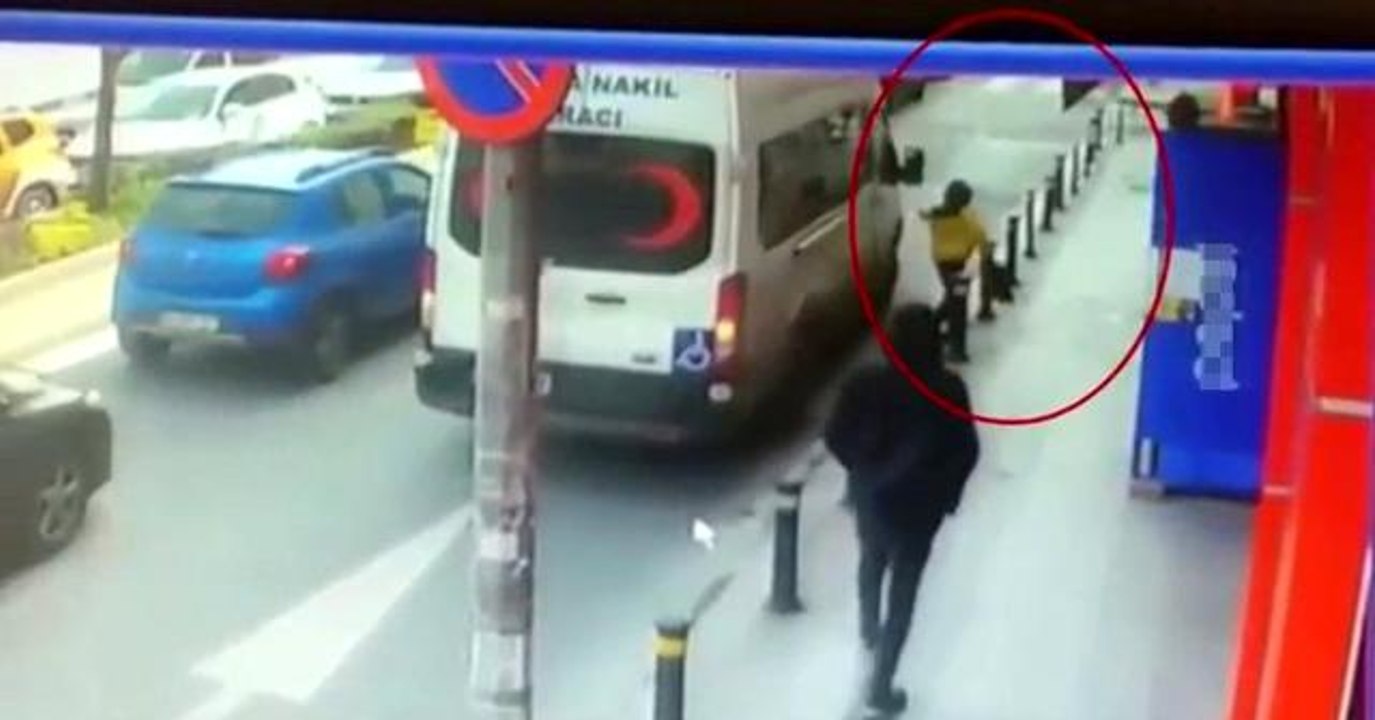 Son dakika haber! Bankaya götüreceği 200 bin lirayı ayarladığı hırsıza çaldırdı: O anlar kamerada