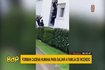 ¡Impactantes imágenes! forman cadena humana para salvar a familia de incendio