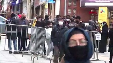 Giresun'da cadde ve sokaklarda insan yoğunluğu