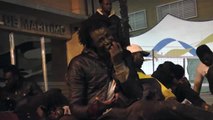 Una treintena de inmigrantes celebran el logro de haber llegado a Melilla saltando la valla