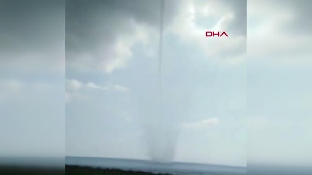 ANTALYA Manavgat'ta denizde çıkan hortum kıyıya ulaşmadan kayboldu