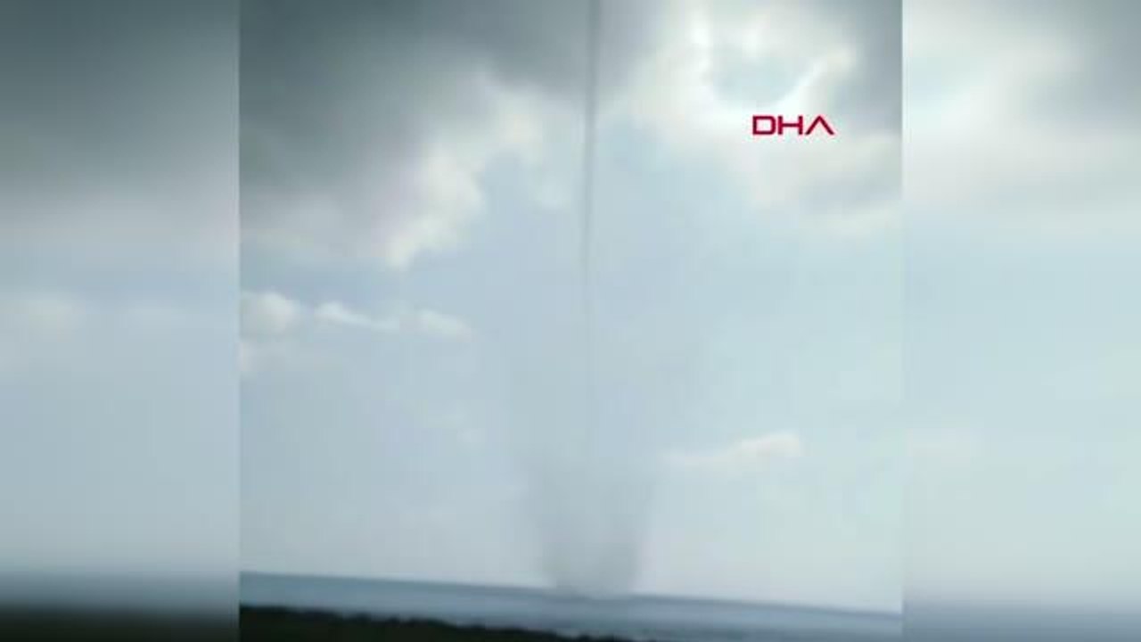 ANTALYA Manavgat'ta denizde çıkan hortum kıyıya ulaşmadan kayboldu