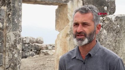 BURDUR Kibyra'da bazilikal planlı kilisede 30 mezar bulundu