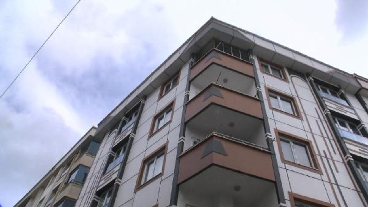 Son dakika haberi... ESENYURT'TA PENCERE ÖLÇÜSÜ ALIRKEN 4'ÜNCÜ KATTAN DÜŞEREK HAYATINI KAYBETTİ