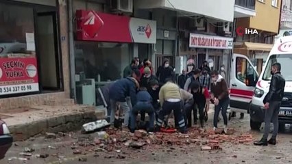 8 metre yüksekte ördüğü duvarla birlikte yere çakıldı