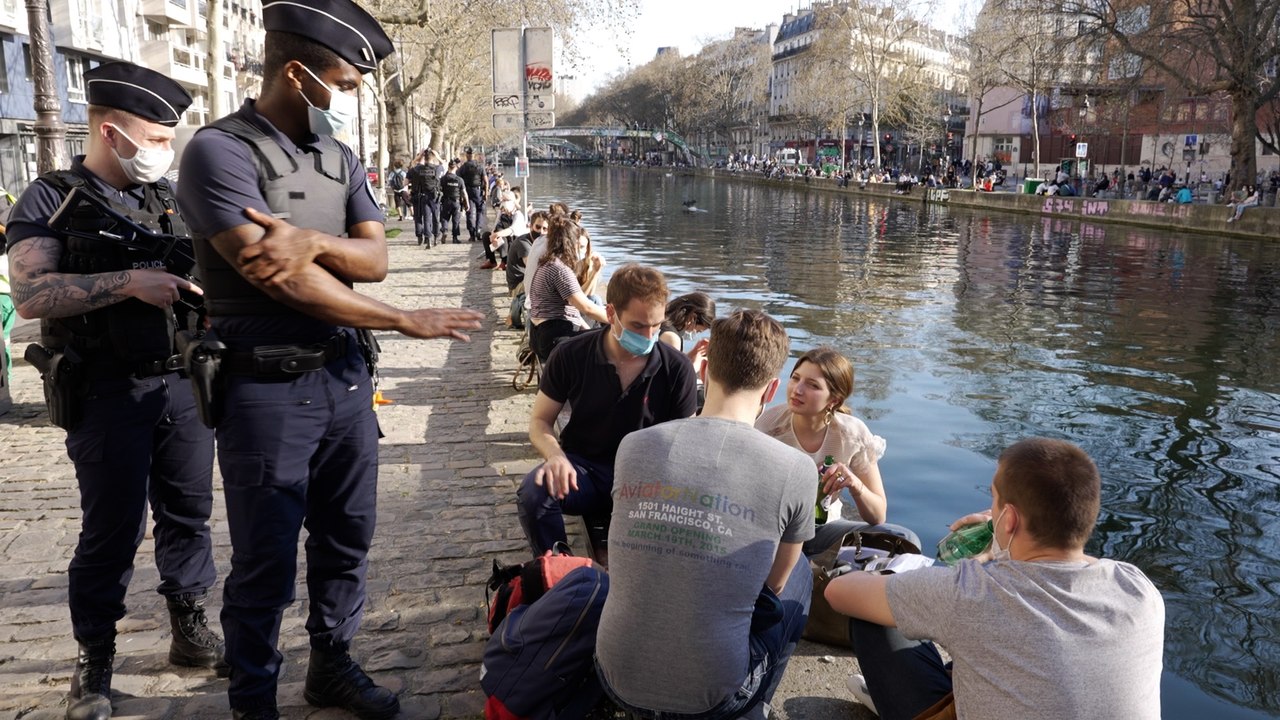 «135 euros, ça fait cher pour une bière» : sur les bords du canal Saint-Martin, la police dresse des contraventions