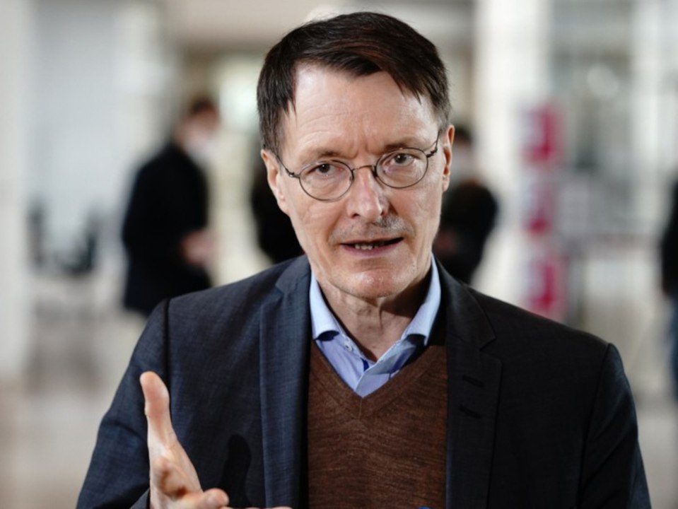 "quantensprung für herdenimmunität": lauterbach jubelt auf twitter