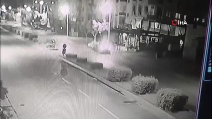 Mersin'deki baba ve oğlunun hayatını kaybettiği kaza kamerada