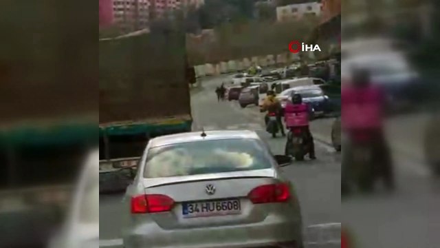 Husumetli iki grup arasındaki silahlı çatışma kameralara yansıdı