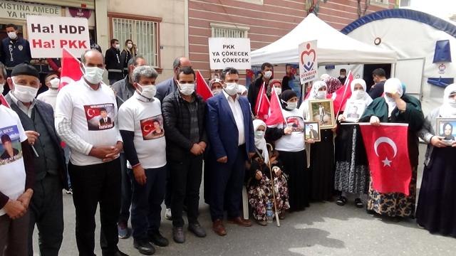 Son dakika! Evlat nöbetindeki aileler, zorla nöbete katıldıkları iddialarını yalanladı