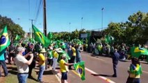 Nova manifestação em prol do Governo Bolsonaro é realizada em frente ao Exército de Cascavel