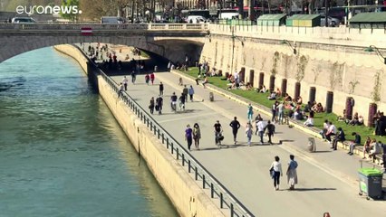 Covid-19 : écoles fermées et confinement partiel étendu à toute la France