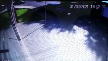 Câmera registra acidente de trânsito na Rua Souza Naves, no Bairro Parque São Paulo