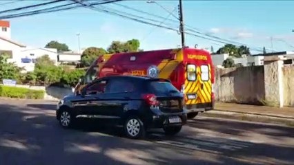 Carro atinge ciclista na Rua Souza Naves