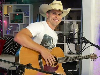 Dustin Lynch Performs Live & Talks Getting Flirty