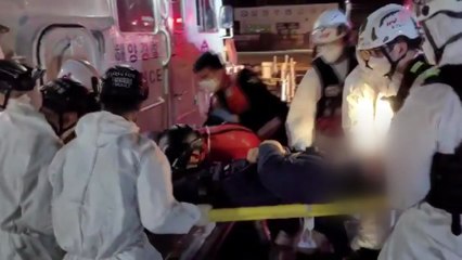 화물 검사하던 작업자, 사다리에서 추락...해경 구조 / YTN