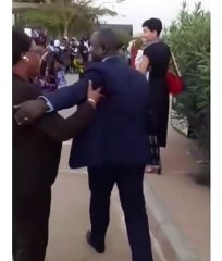 Pape Amadou SARR, Délégué Général à la DER, hué, pris à partie par des jeunes de ...l'APR!