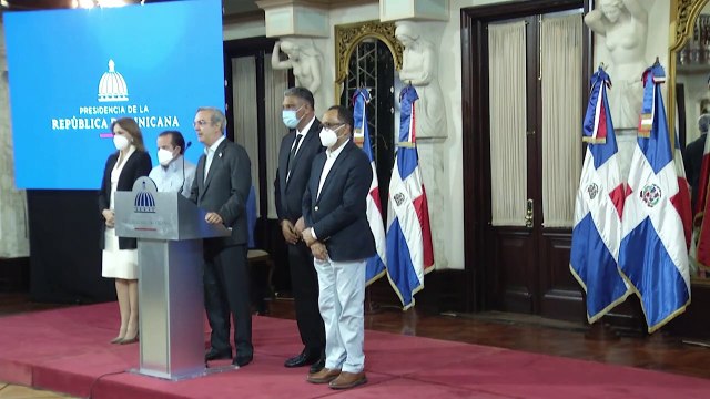 Abinader ordena cancelación de agentes implicados en muerte de pareja