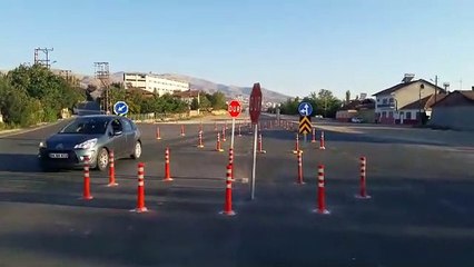 Yolları karmakarışık hale getiren delinatörlere Malatyalı vatandaş tepki gösterdi