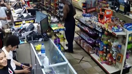 Testigo afirma haber sentido "incredulidad y culpa" por la muerte de George Floyd
